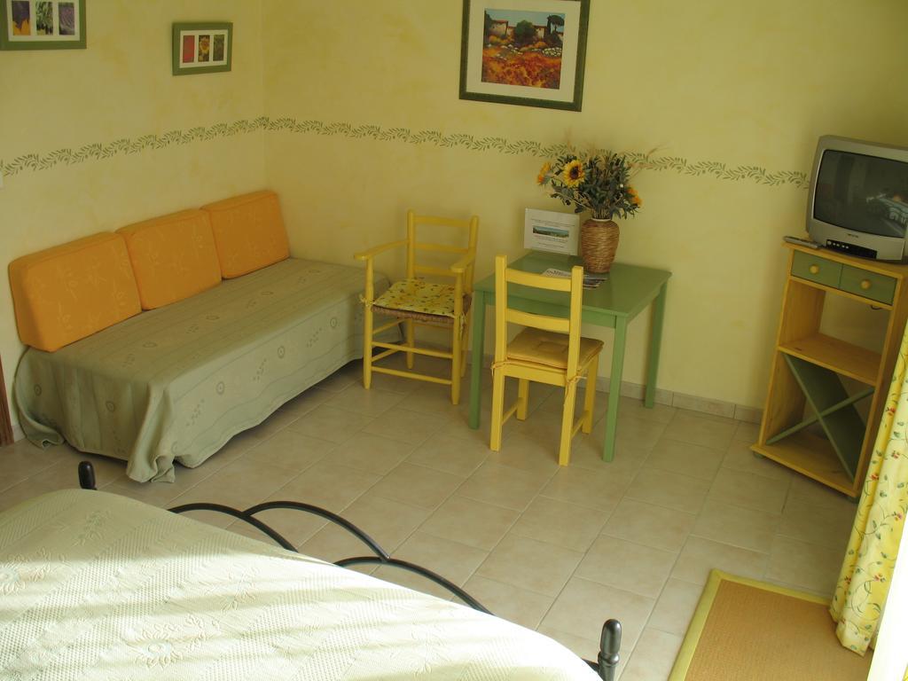 Le Jas Du Gabian Hotel Volonne ภายนอก รูปภาพ