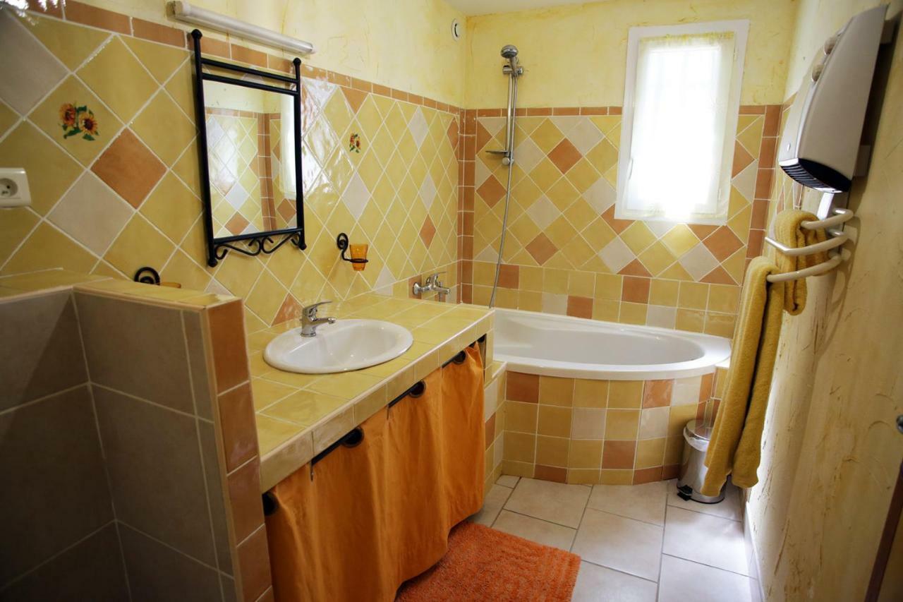 Le Jas Du Gabian Hotel Volonne ภายนอก รูปภาพ